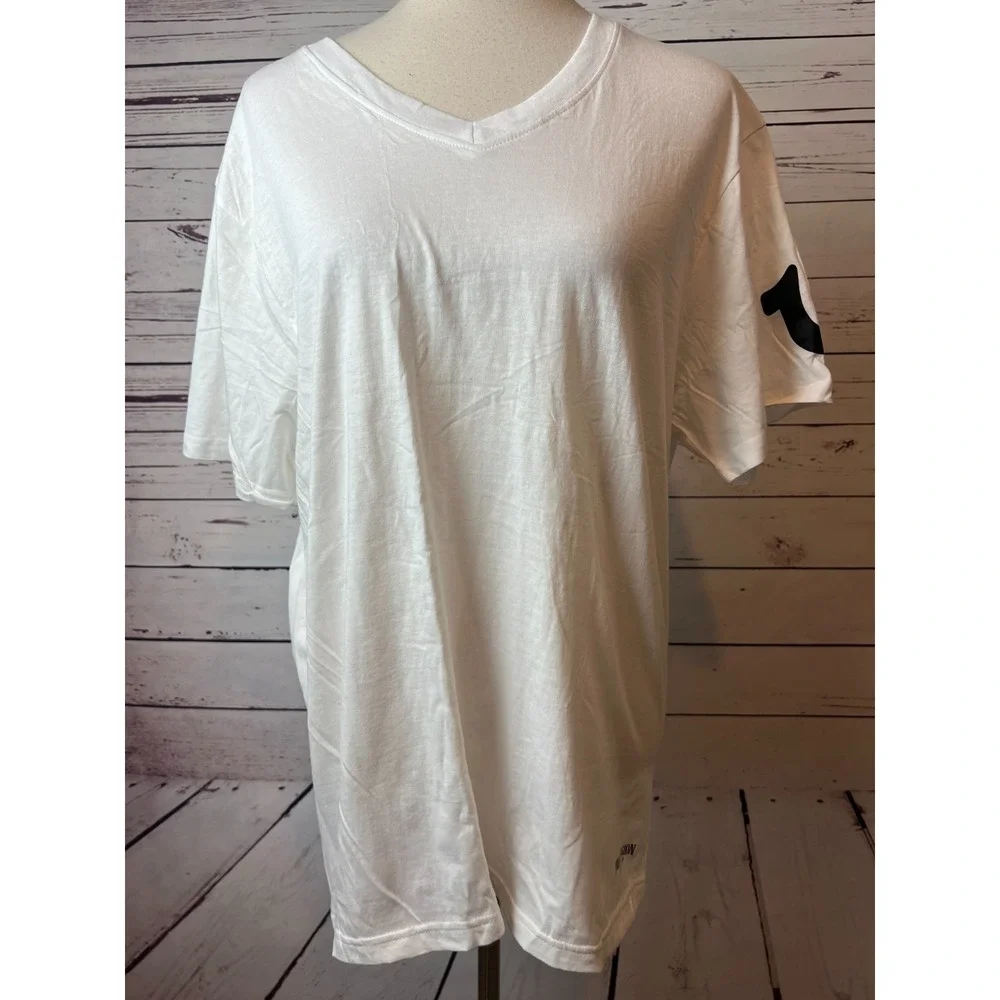 True Religion Tee Shirt Graphic White Mens Large Short‎ sleeve Vneck NWOT Black